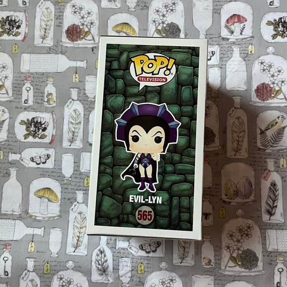 Funko pop evil lyn 2017 - Picture 4 of 7